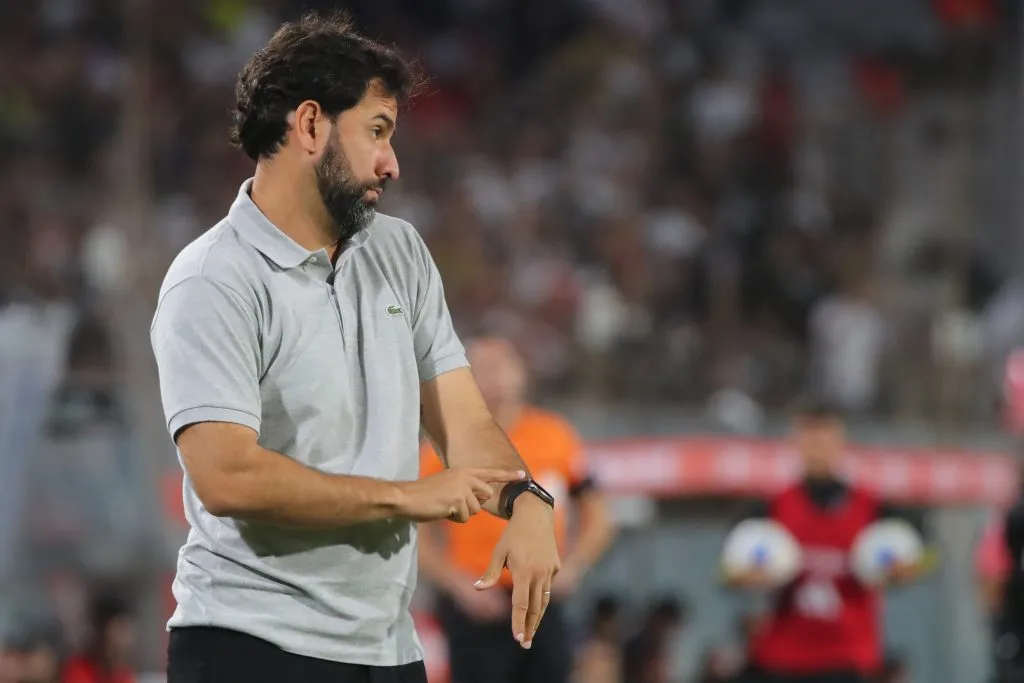 La dirigencia de Everton despidió a Gustavo Leal tras la caída a manos del Cacique. 