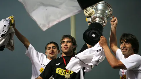 Claudio Bravo con la camiseta de Colo Colo.