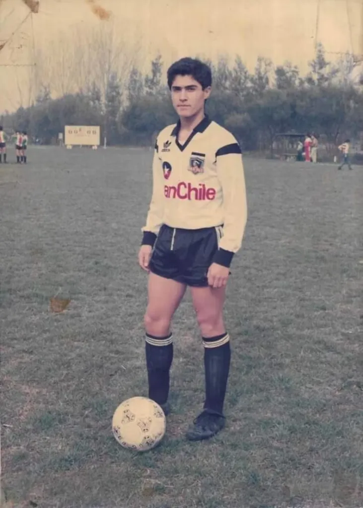 Daniel Guerrero con la camiseta de Colo Colo