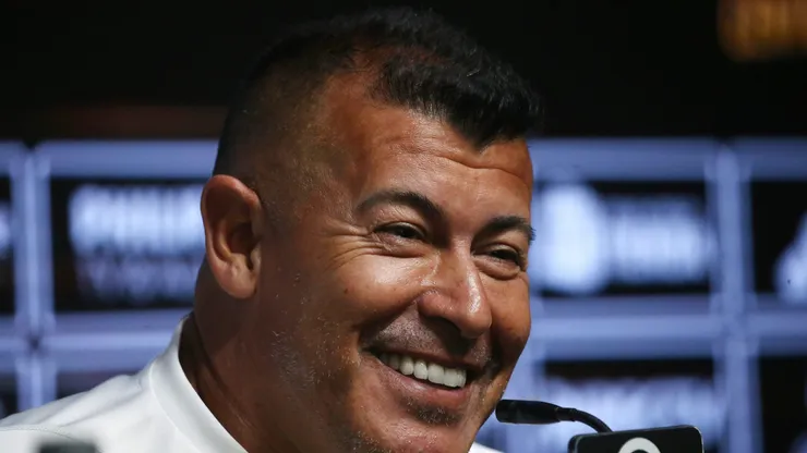 Jorge Almirón sueña en grande y revela ambiciosa meta con Colo Colo en 2025.