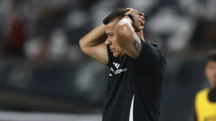 Jorge Almirón sufre en la previa de Colo Colo vs San Felipe.