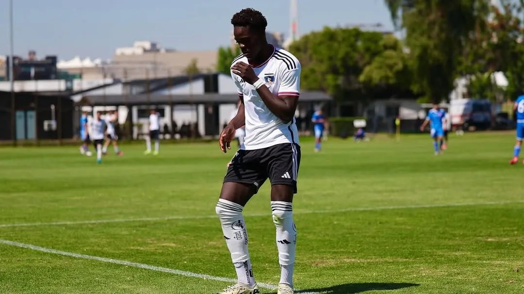 Manley Clerveaux, puntero haitiano, es la gran novedad que prepara Jorge Almirón para el duelo ante Unión San Felipe. 