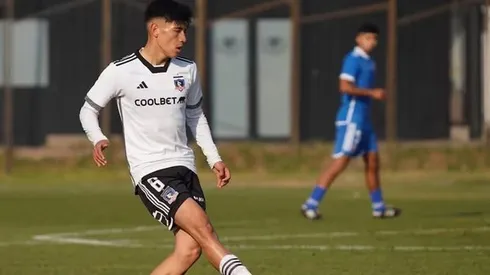 Sebastián Vega con la camiseta de Colo Colo