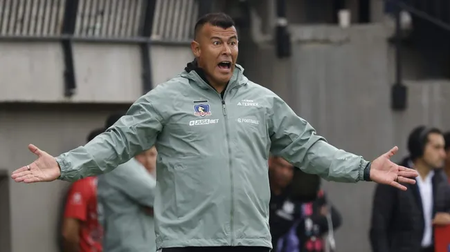 Jorge Almirón debe hacer malabares para armar un equipo ante Palestino