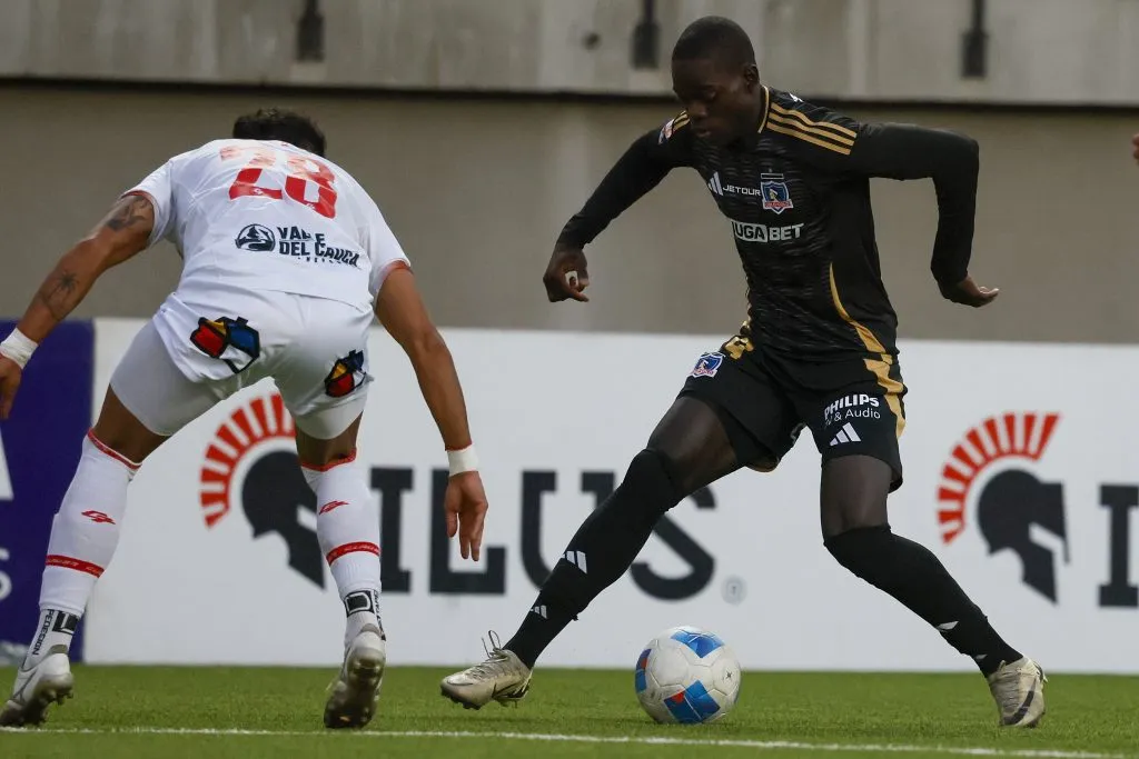 Manley Clerveaux con la camiseta de Colo Colo