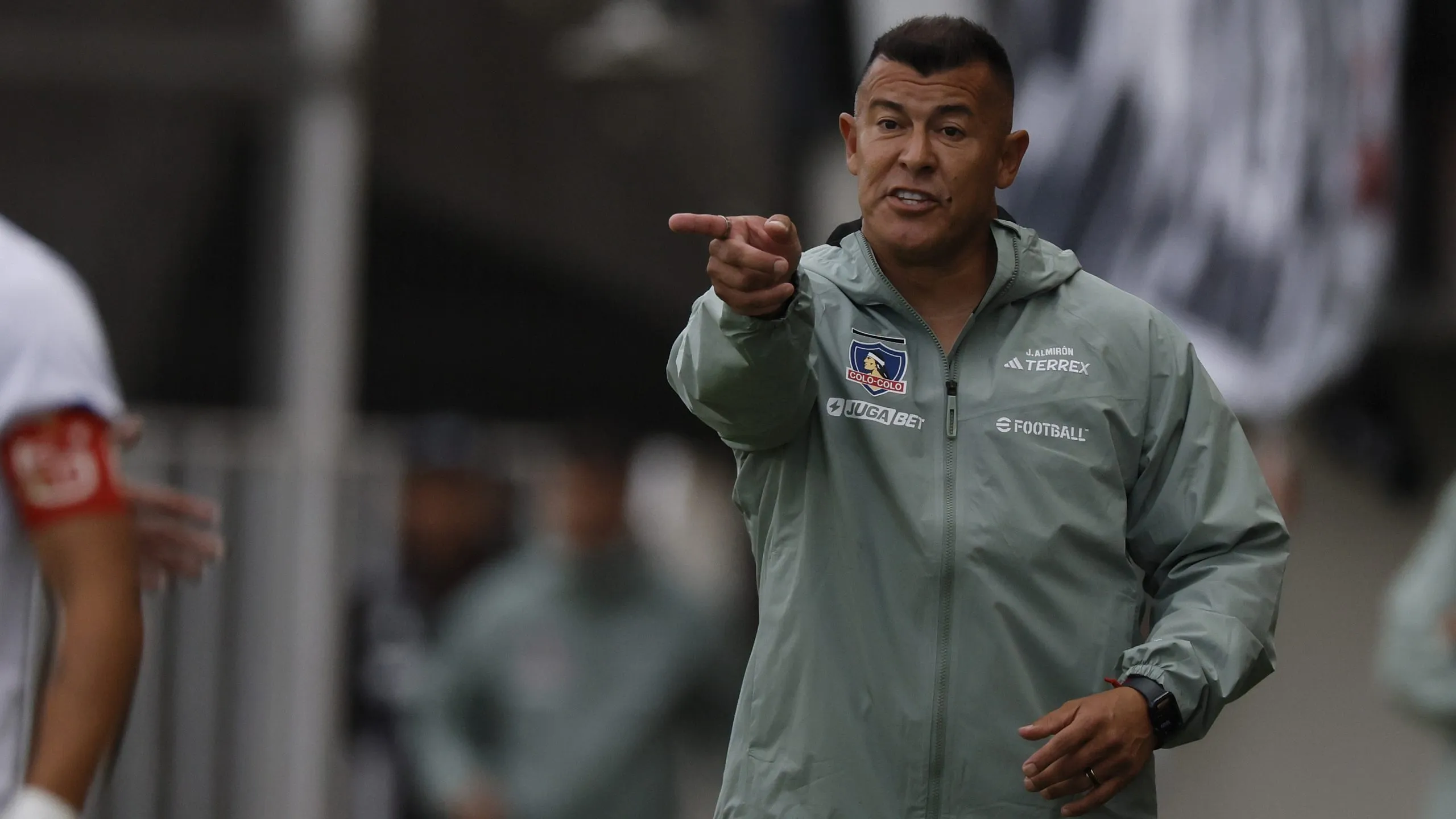 Jorge Almirón deberá tomar decisiones para el duelo ante Palestino
