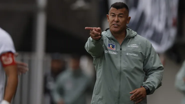 Jorge Almirón probó formaciones para parar ante Palestino.