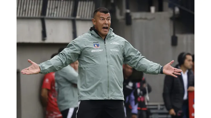 Jorge Almirón espera tener plantel estelar ante Palestino.