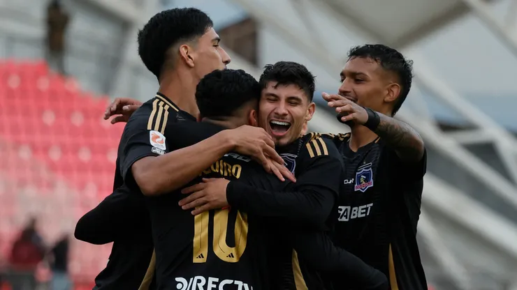 Los jugadores de Colo Colo festejan el gol de Alexander Oroz en la victoria por 1-0 ante Unión San Felipe.