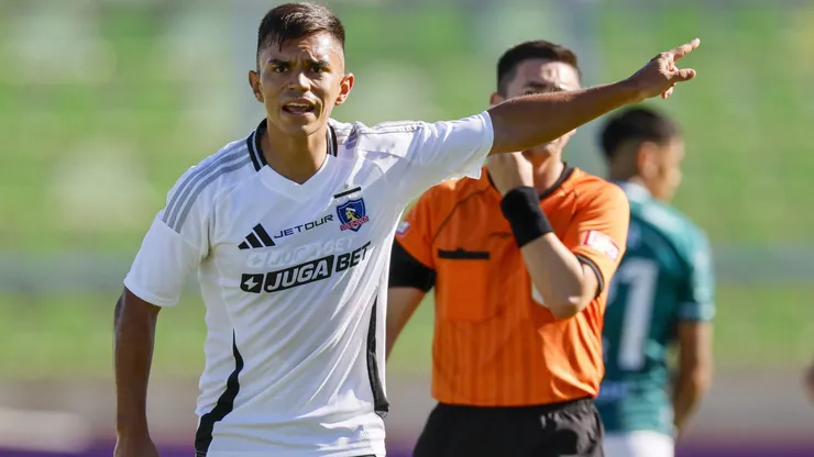 Vicente Pizarro recibe elogios de Gabriel Suazo. | Imagen: Photosport.
