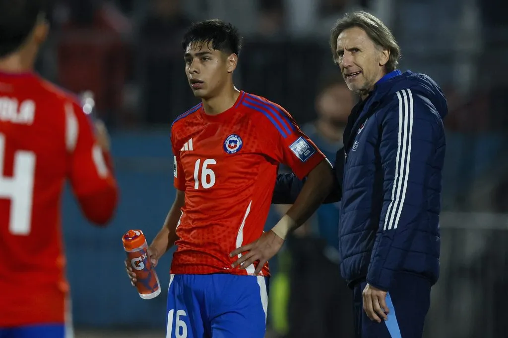 Ricardo Gareca defiende su tardanza al hacer cambios en Chile. 