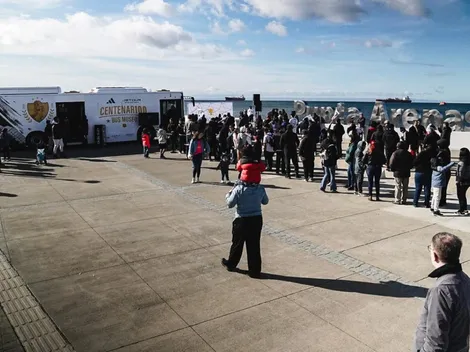 Punta Arenas se desborda con el bus museo de Colo Colo