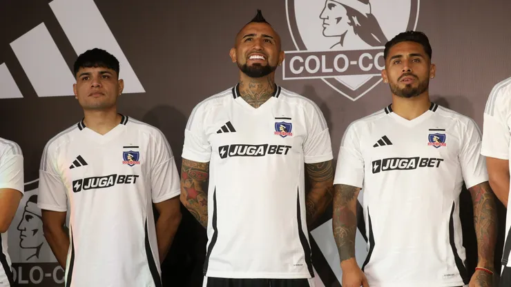 Colo Colo revela nueva y especial indumentaria por el Centenario