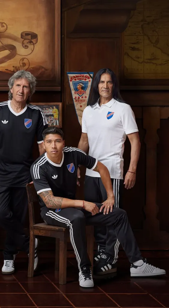 Dos campeones de América y Brayan Cortés con la camiseta alba.