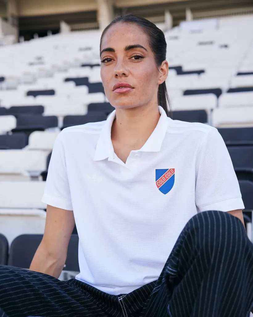 Ryann Torrero luce la nueva camiseta del Centenario