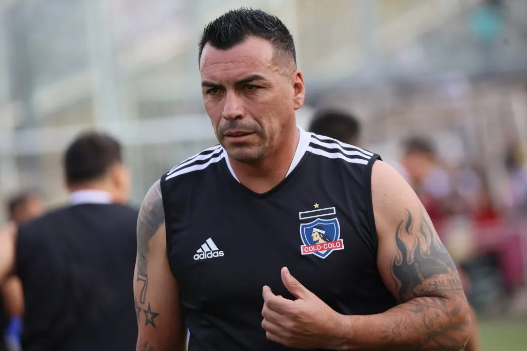 Esteban Paredes en el pasado duelo de leyendas. (Foto: Photosport)