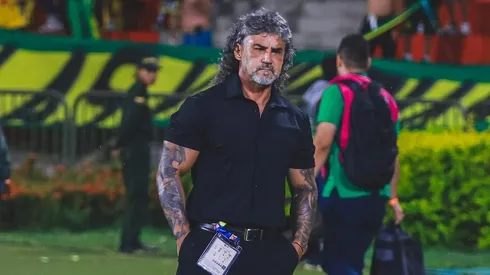 DT de Atlético Bucaramanga le toca la oreja a Colo Colo tras el empate.