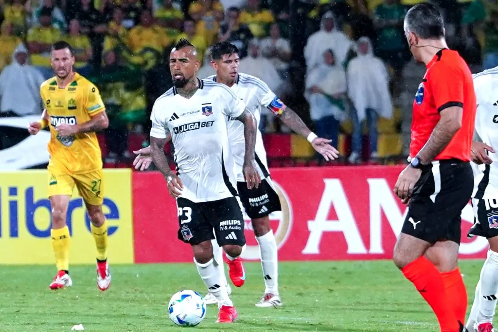 Para Borghi, Vidal debe retroceder en el mediocampo de Colo Colo | Foto: Photosport