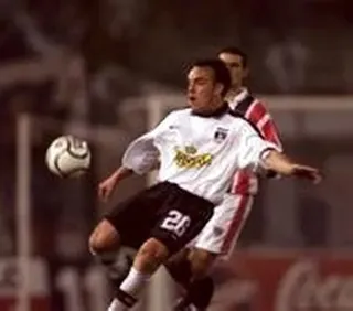 Raúl Palacios con la camiseta de Colo Colo