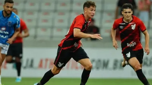 Se acabó la pesadilla de Luciano Arriagada en el fútbol brasileño.