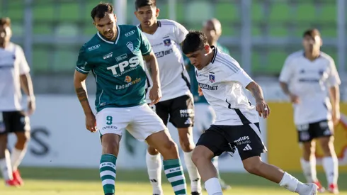Santiago Wanderers y Colo Colo se enfrentan en el Monumental.
