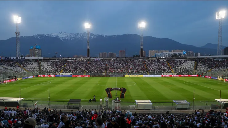 Hinchas de Colo Colo agotan segundo lote de entradas con Fortaleza.