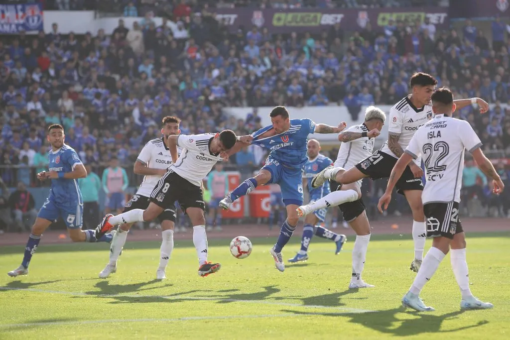 Duelo entre Colo Colo y Universidad de Chile en suspenso. Imagen: Pepe Alvujar/Photosport