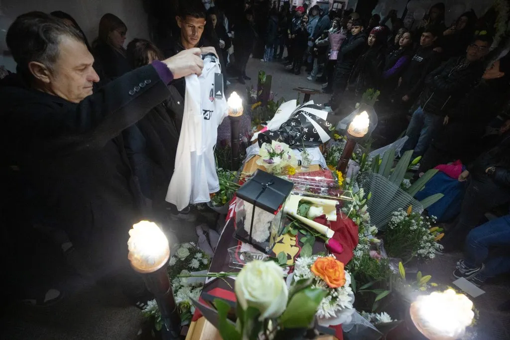 Mosa y Pavez acompañan a las familias de las víctimas. Imagen: Luis Hidalgo/Photosport