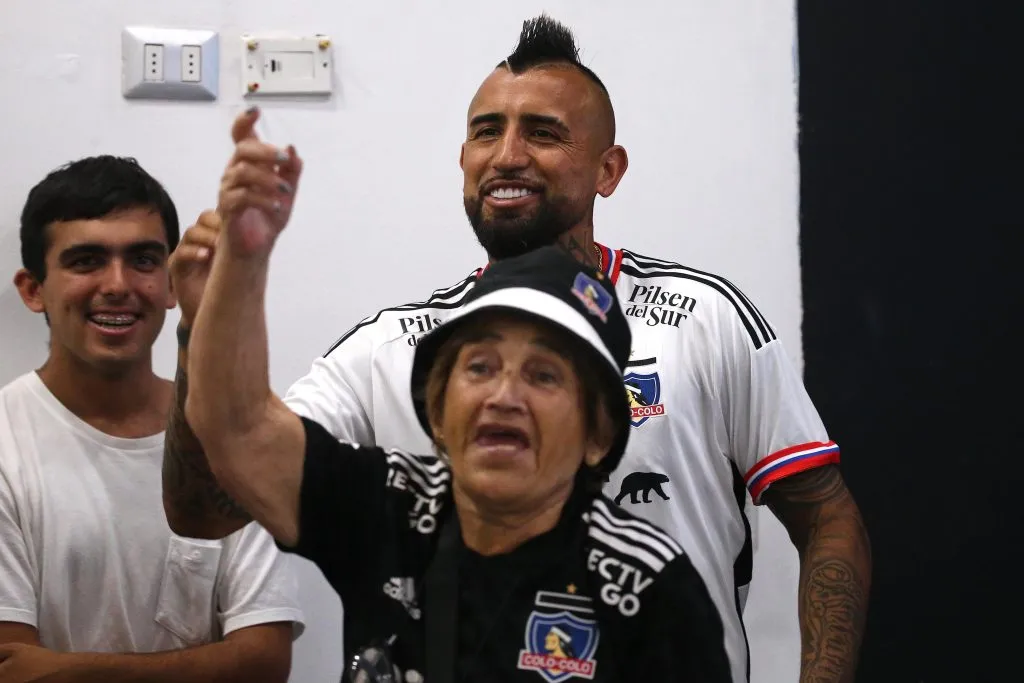 María Colo Colo en la presentación de Arturo Vidal. 