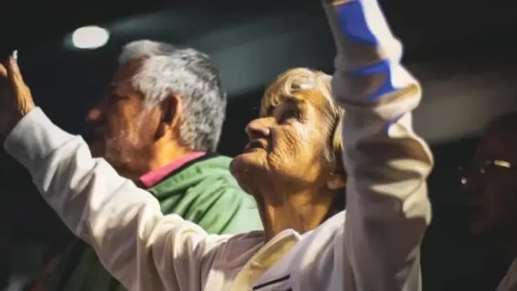 Su sueño era llegar al Centenario: Fallece emblemática hincha de Colo Colo.