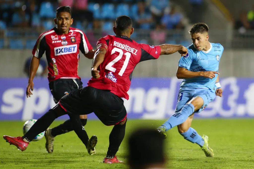 Matías Moya en el partido frente a Caracas de Venezuela. (Foto: Photosport)
