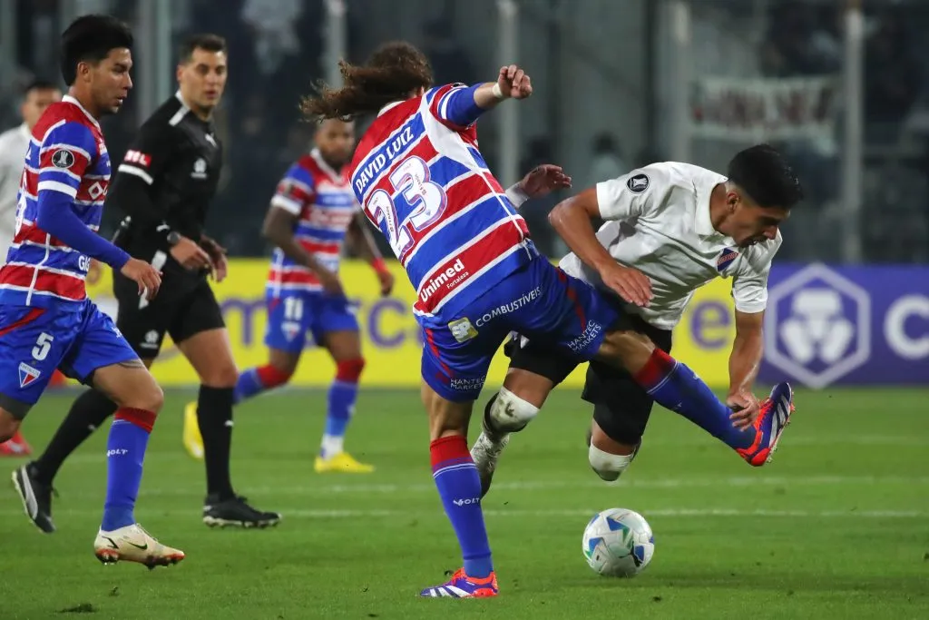 Colo Colo en su partido con Fortaleza. (Foto: Photosport)