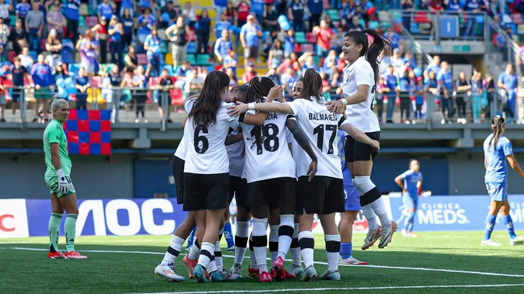 Colo Colo Femenino golea por 4-0 a la U en el Superclásico
