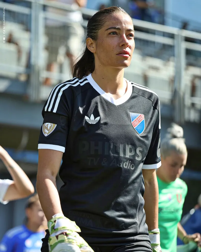 La nueva camiseta de arquero de Colo Colo. | Imagen: Colo Colo Femenino.