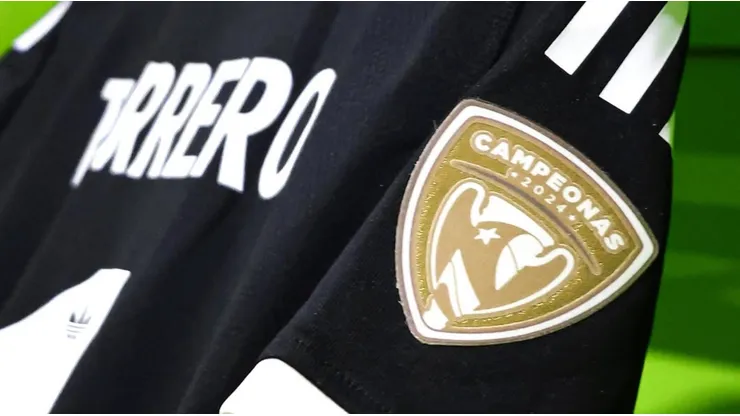 Colo Colo Femenino estrenó la camiseta de arquero del Centenario.