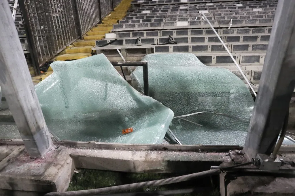 Los daños al interior del Estadio Monumental. (Foto: Photosport)