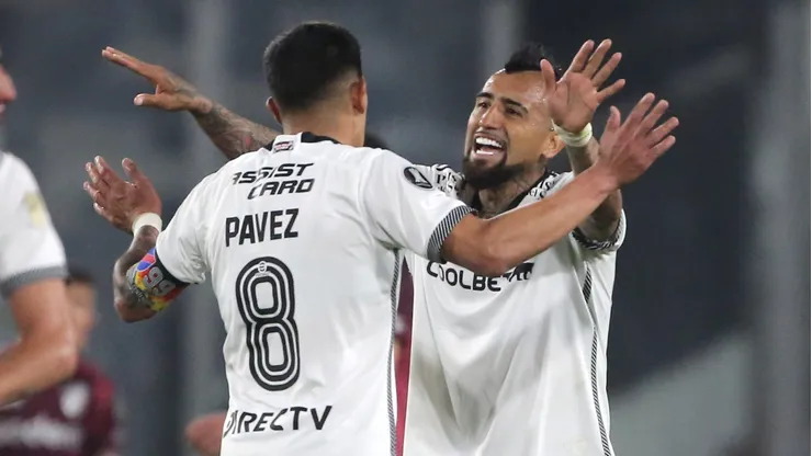 La férrea defensa de Arturo Vidal a Esteban Pavez por su capitanía en Colo Colo.