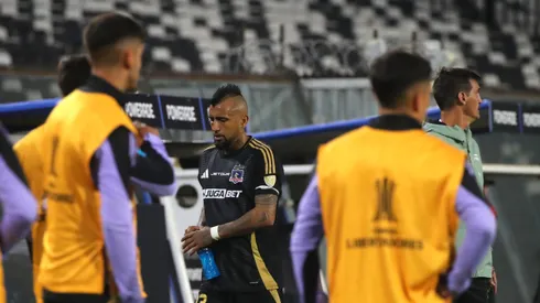 Vidal se molesta con la prensa por incidentes en partido con Fortaleza.