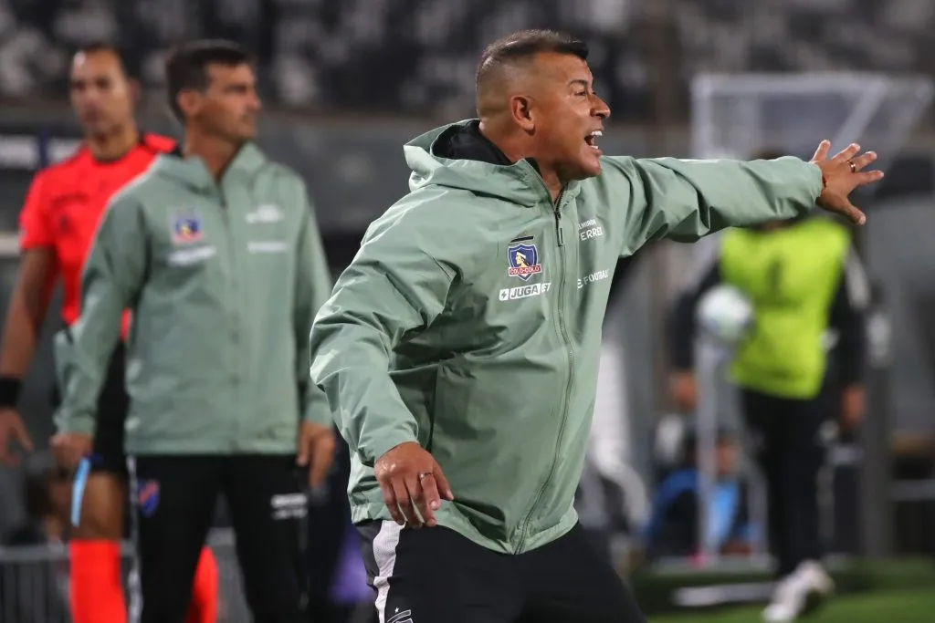Jorge Almirón en el partido de Copa Libertadores. (Foto: Photosport)
