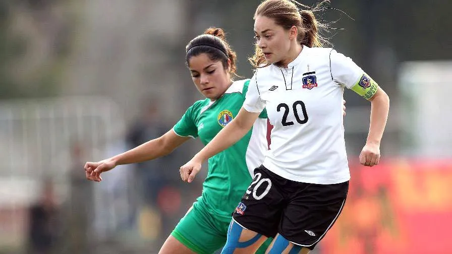 Estefanía Banini en Colo Colo durante su primer paso en el Cacique. Imagen: Archivo