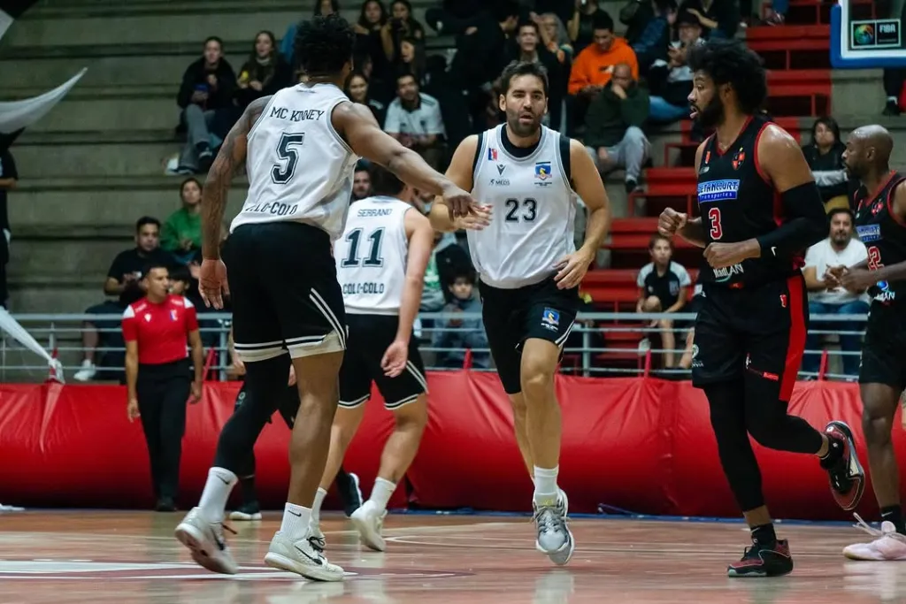Colo Colo básquetbol clasificó a los playoffs.