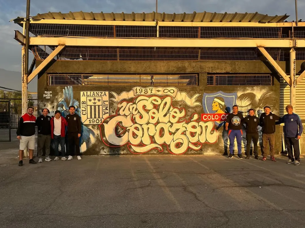 El mural que realizaron hinchas de Alianza Lima para Colo Colo