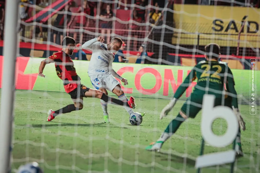 Fortaleza enfrentando al Sport Recife. (Foto: @FortalezaEC)