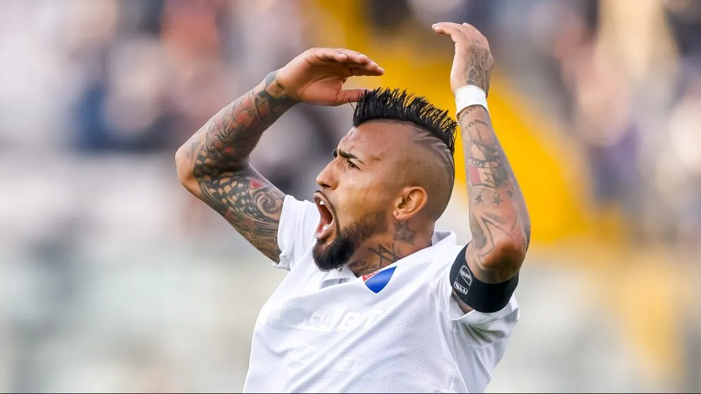 Arturo Vidal reaccionó al castigo de la Conmebol a Colo Colo.
