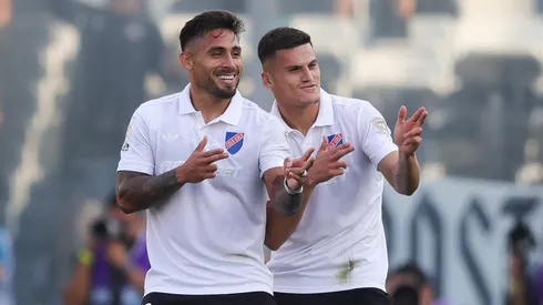 Marcos Bolados festeja junto a Lucas Cepeda uno de sus dos goles en la victoria de Colo Colo por 2-0 frente a Coquimbo Unido.