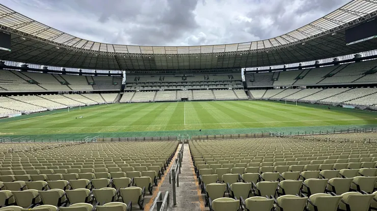 Así luce la cancha del Arena Castelao, a días del duelo entre Colo Colo y Fortaleza