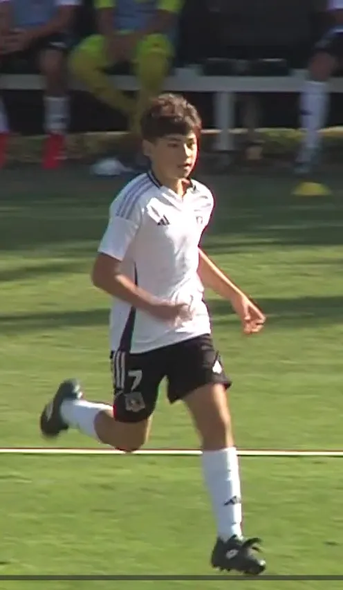 Snatiago Neira con la camiseta de Colo Colo