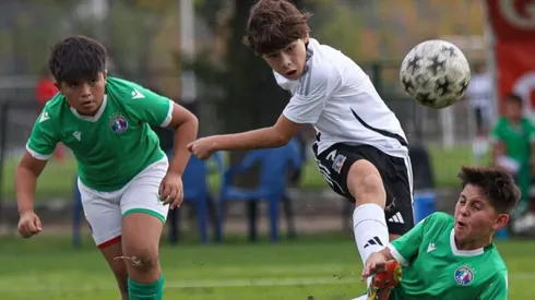 Santiago Neira con la camiseta de Colo Colo.