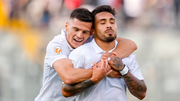 Marcos Bolados festeja junto a Lucas Cepeda uno de sus goles frente a Coquimbo Unido.