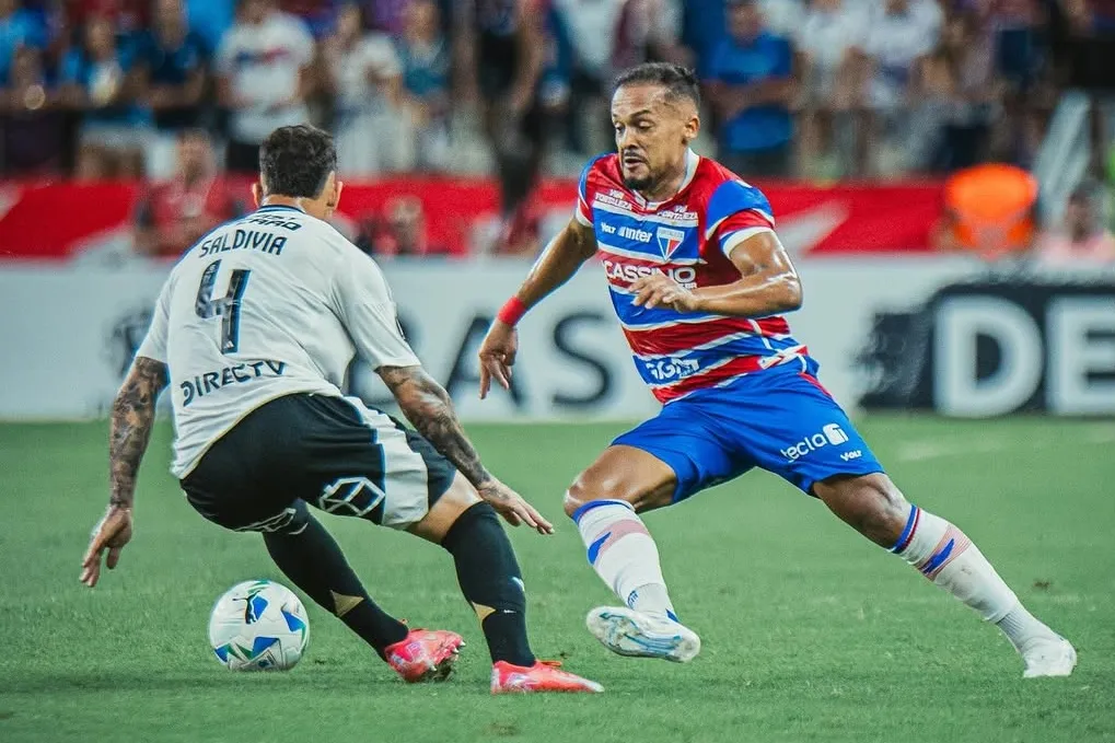 El Cacique no estuvo a la altura y sufrió una humillación a manos de Fortaleza. Foto: Photosport.